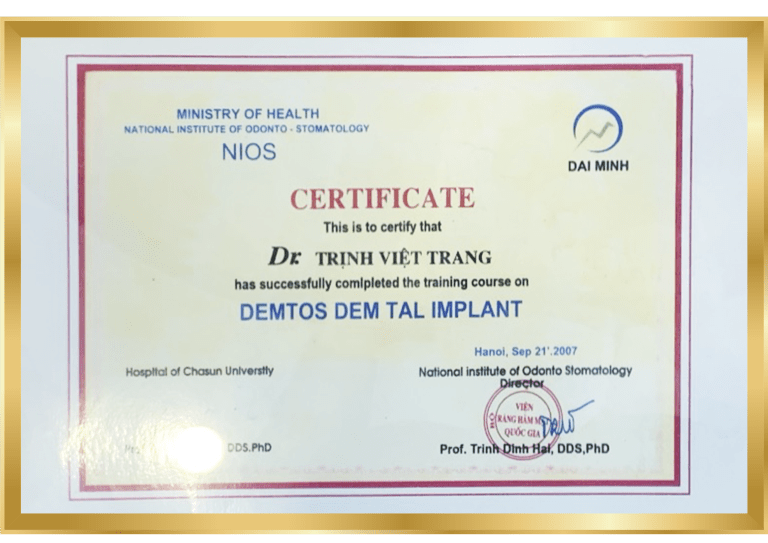 chung-chi-bac-si-trinh-viet-trang-nha-khoa-quoc-te-viet-phap-1-768x543